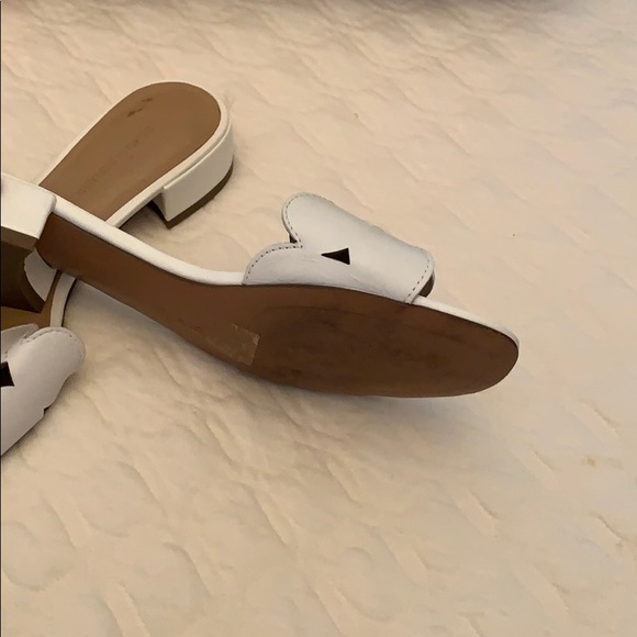 Banana republic white slide sandals. - Picture 3 of 4